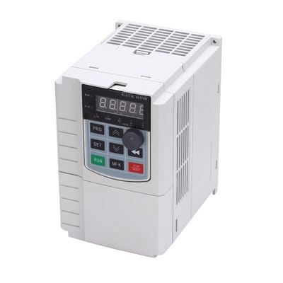 qualité  Tall Water Lowering Vmaxpower 0.75KW Solar Pump Inverter DC Water Pump Solar Drive Inverter and MPPT Controller usine